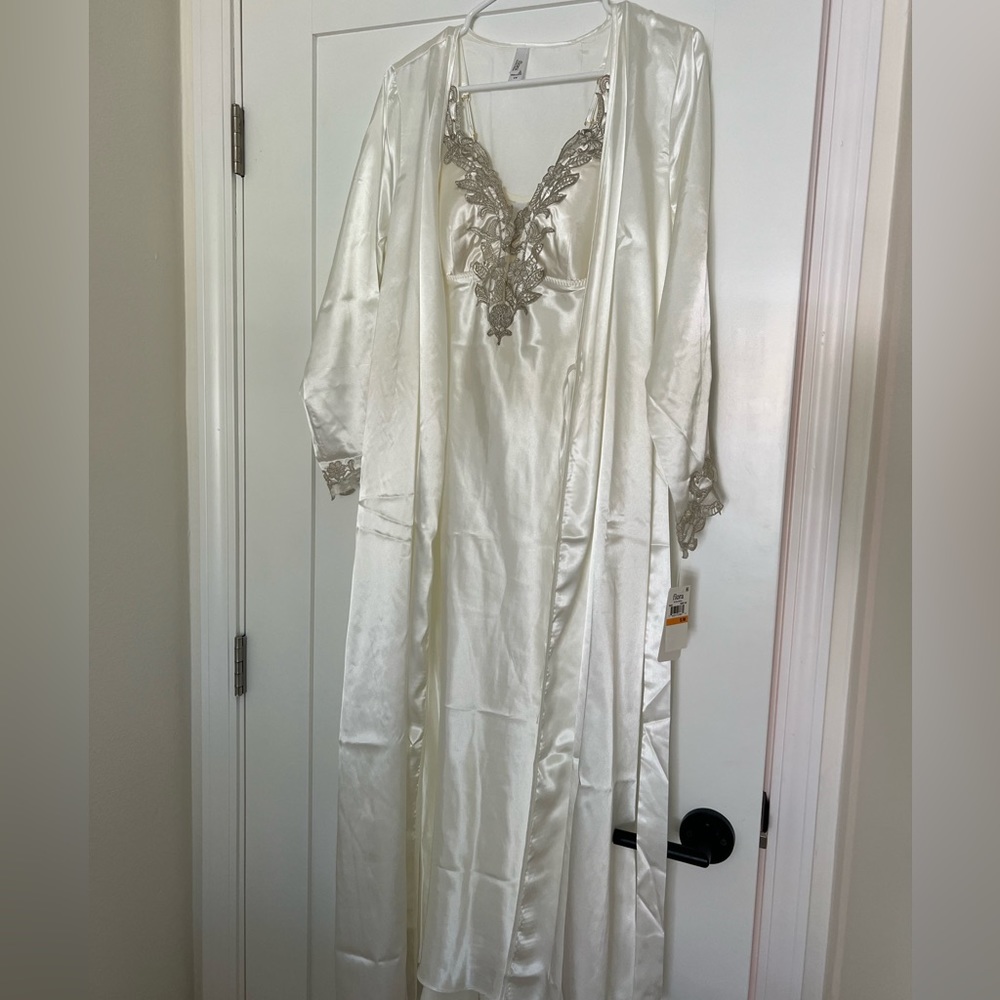 NWT Flora Nikrooz slip and robe set